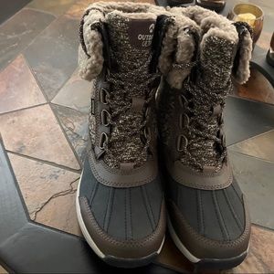 New men’s boots by Skechers, color brown, size 8.5